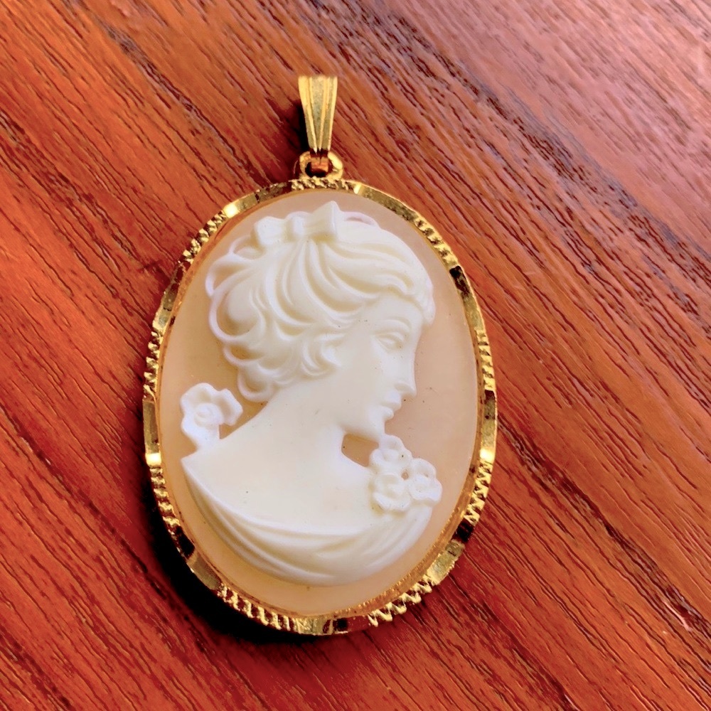 Vintage Stamped Gorgeous Gold Hand Carved Cameo Pendant